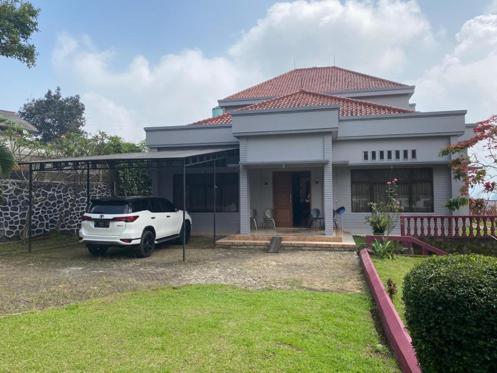 Villa Abuya Cidokom Bogor