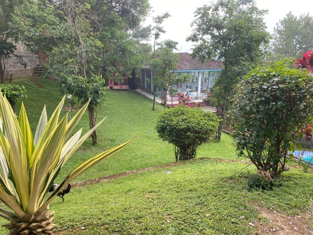 Abuya Cidokom Villa *